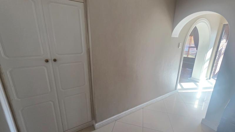 5 Bedroom Property for Sale in Kensington Western Cape